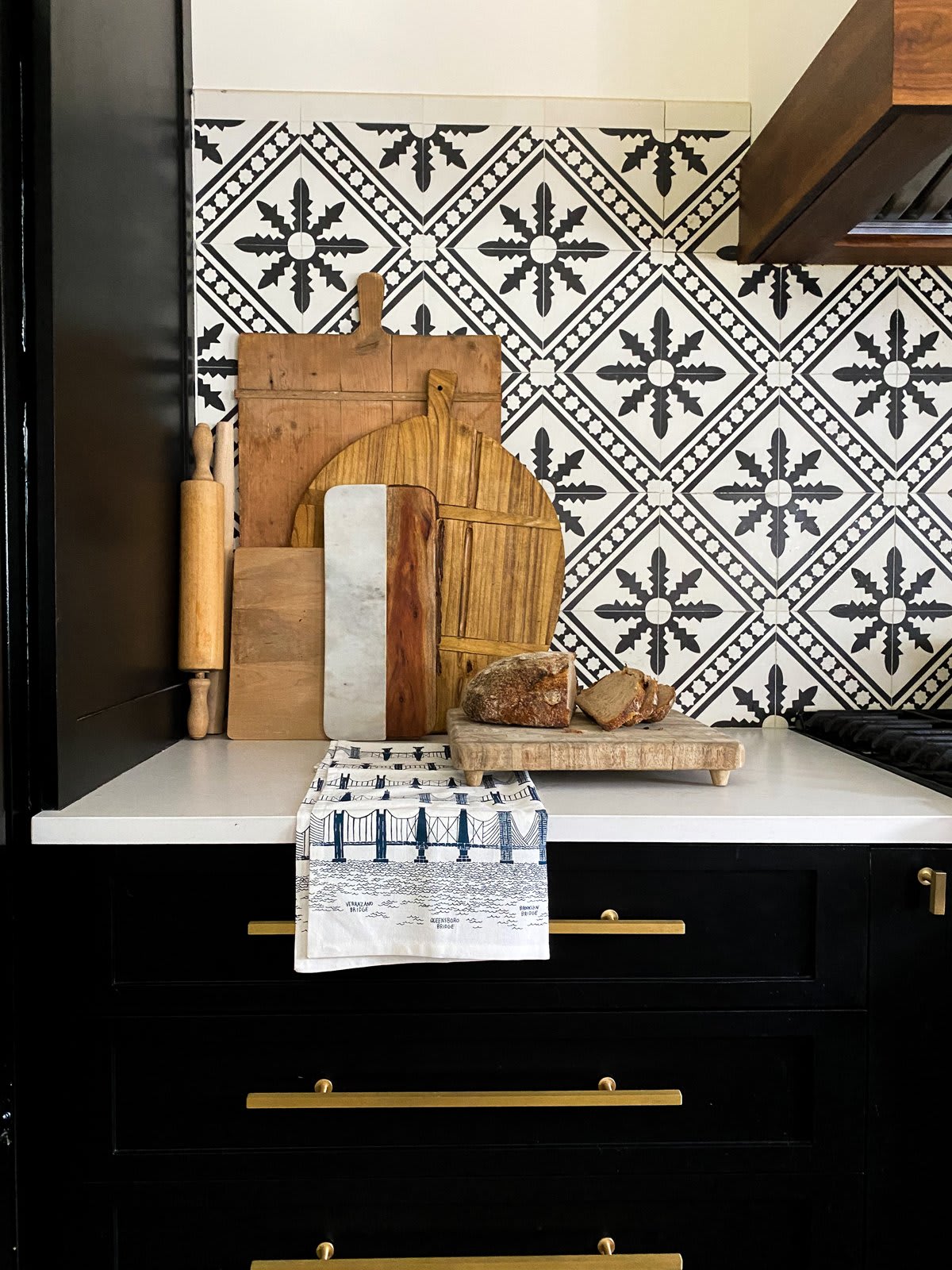 black and white kitchen tile backsplash