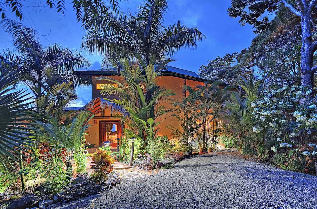 VILLA TUCAN TANGO: TROPICAL LUXURY HOME IN GATED COMMUNITY ABOVE DOMINICALITO