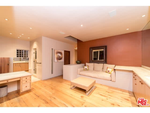 153 S Burlingame Ave