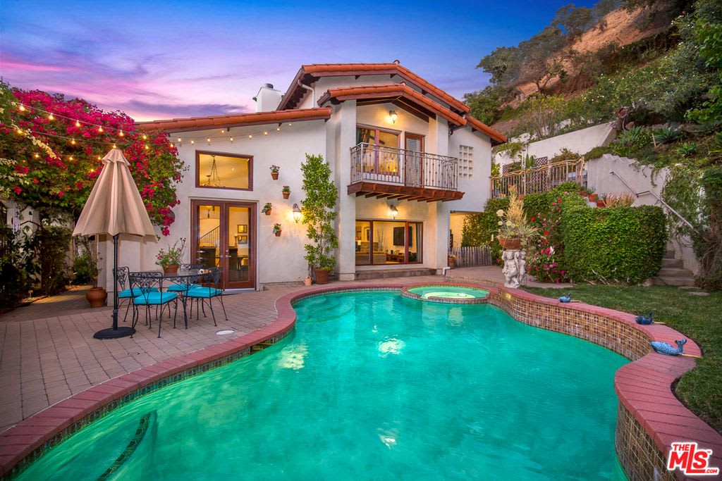 2700 Benedict Canyon