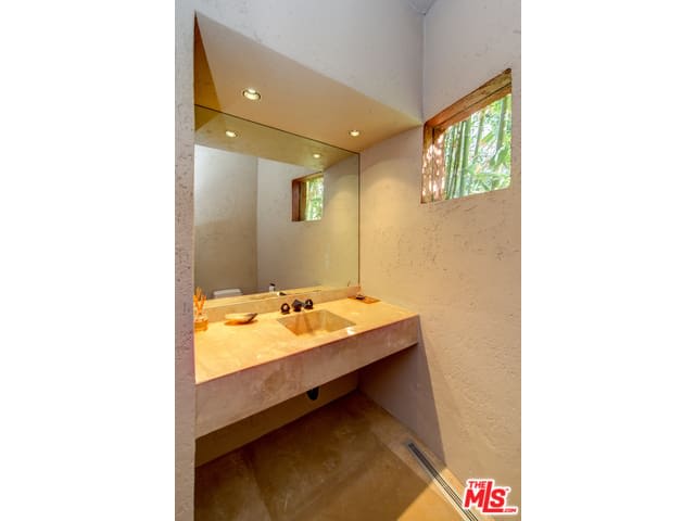 153 S Burlingame Ave