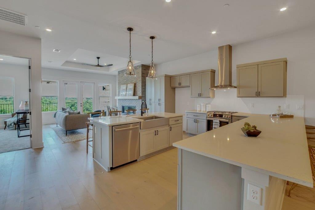 2601 N Quinlan Park Rd, #302