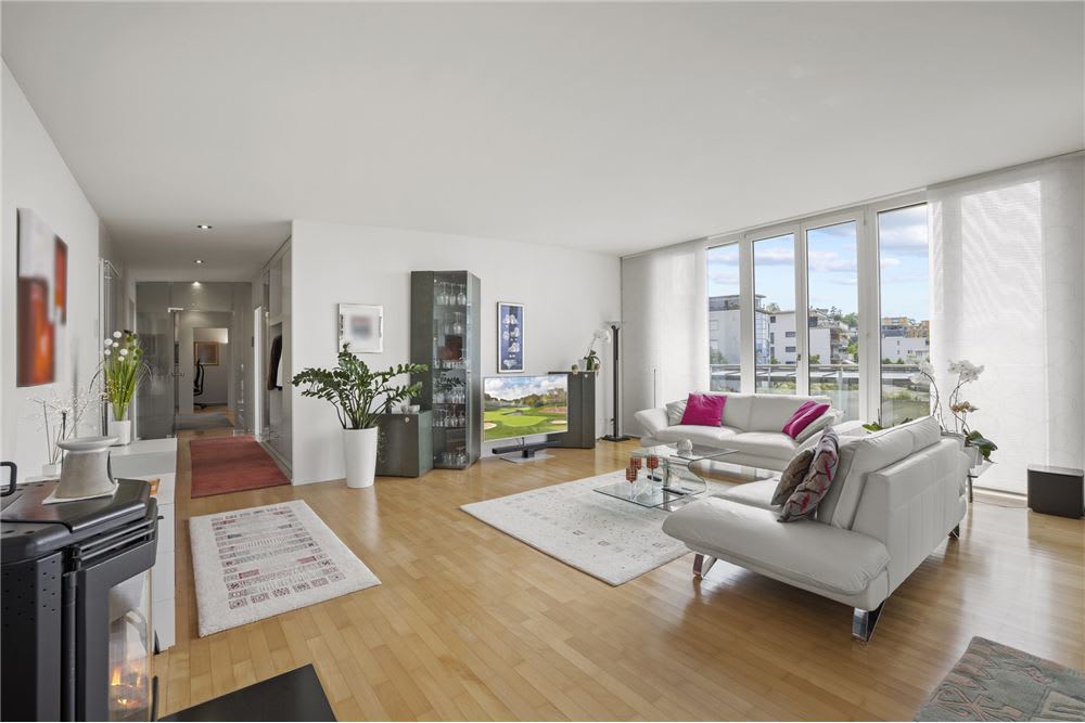 ZUG, SWITZERLAND Toronto Real Estate Penthouse Queen