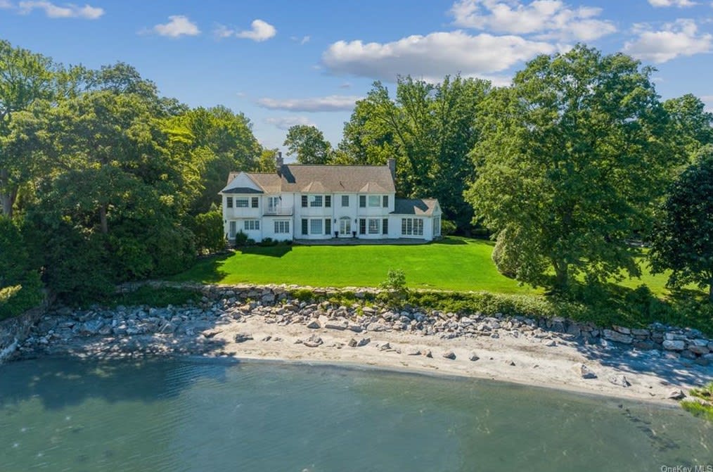 945 Forest Avenue Rye, NY 10580 5 Beds, 4.5 Baths New York City