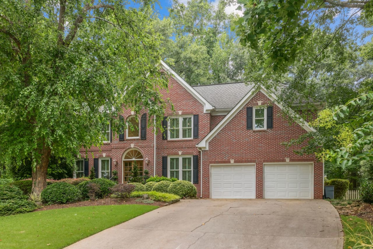 985 Windwalk Ct - Roswell