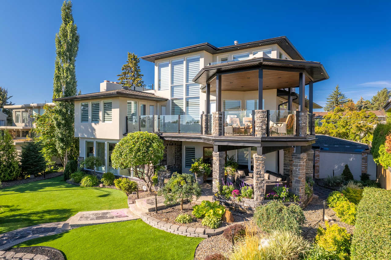 9028 Valleyview Dr NW Edmonton, AB T5R 5T6 4 Beds Rimrock Real Estate