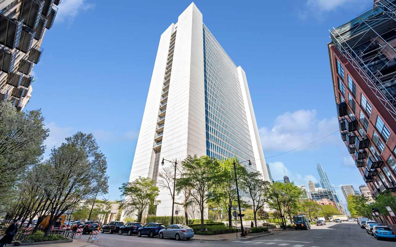 500 W SUPERIOR Street , Unit 1102