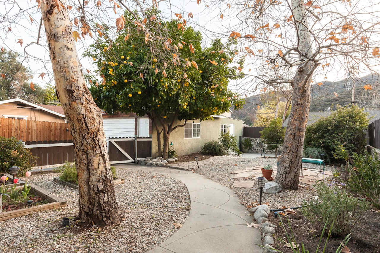 3430 MONTROSE Avenue