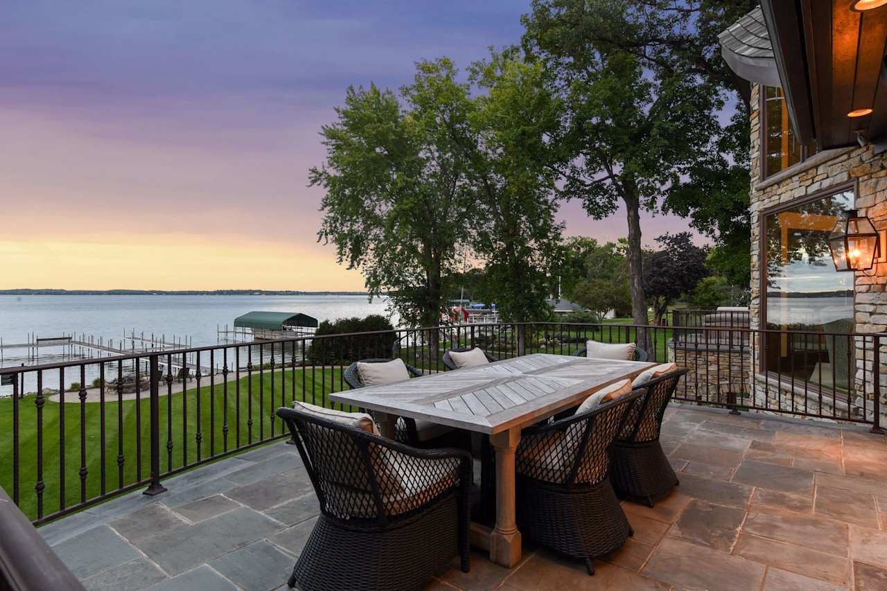 20630 Linwood Road, Deephaven John Adams Real Estate