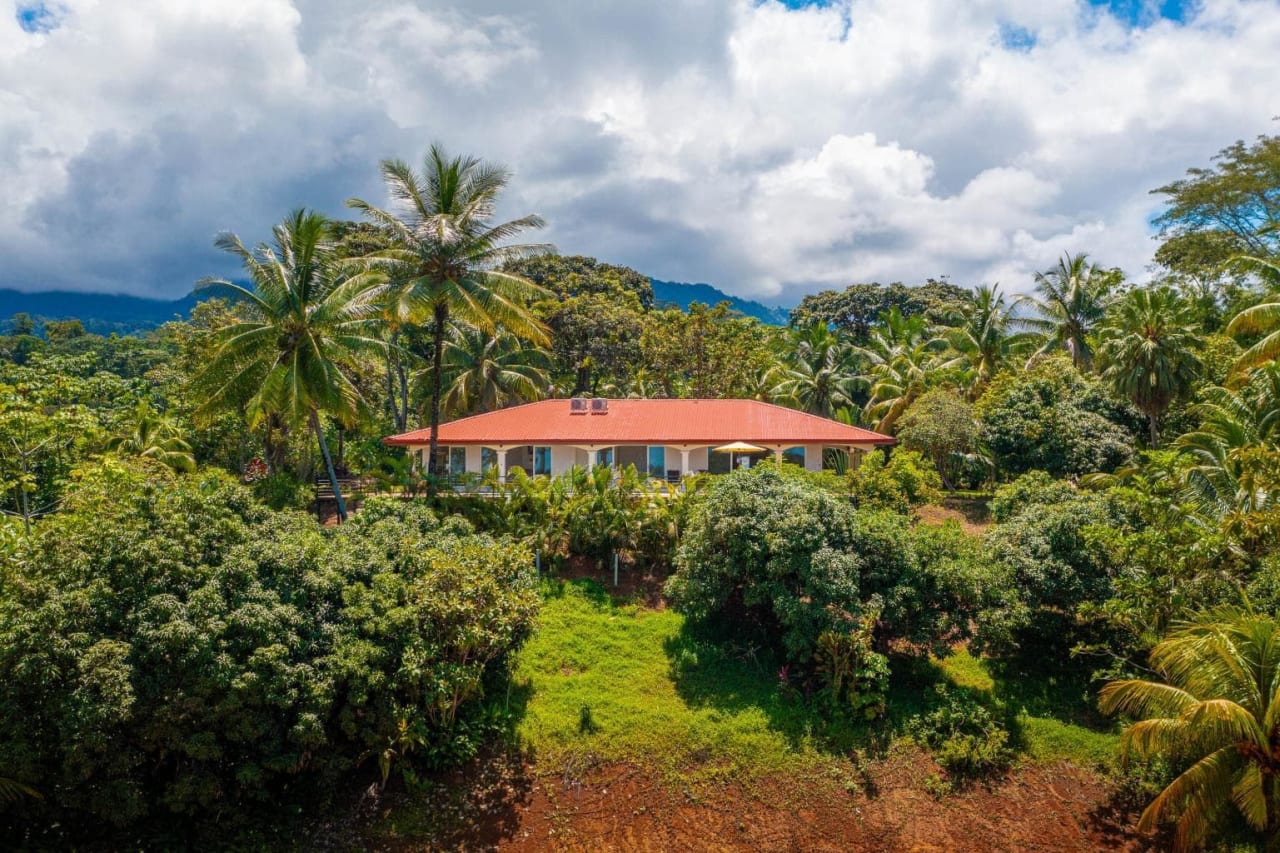 Casa Blanca: Luxury Oceanview 4 Bedroom Uvita Home