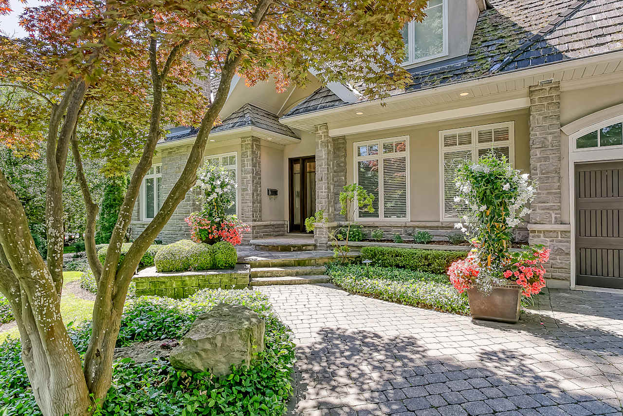 38 Holyrood Avenue Oakville, ON L6K 2V3 Goodale Miller Team