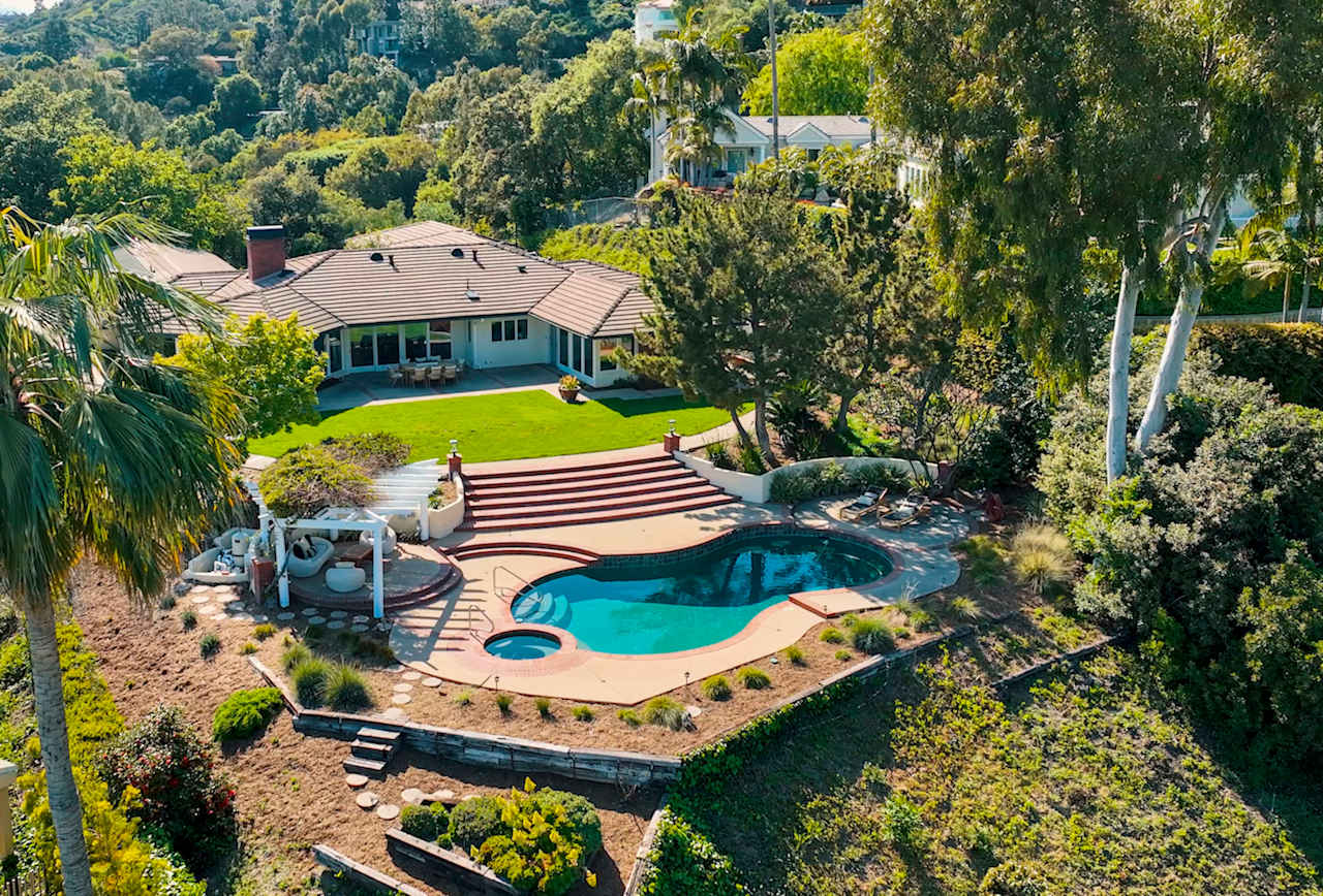 Magnificent Home Located on A Secluded Knoll at Linda Vista Hills, Pasadena