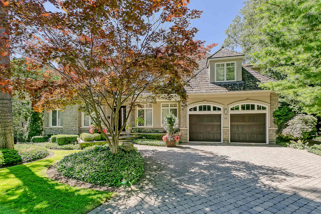 38 Holyrood Avenue Oakville, ON L6K 2V3 Goodale Miller Team