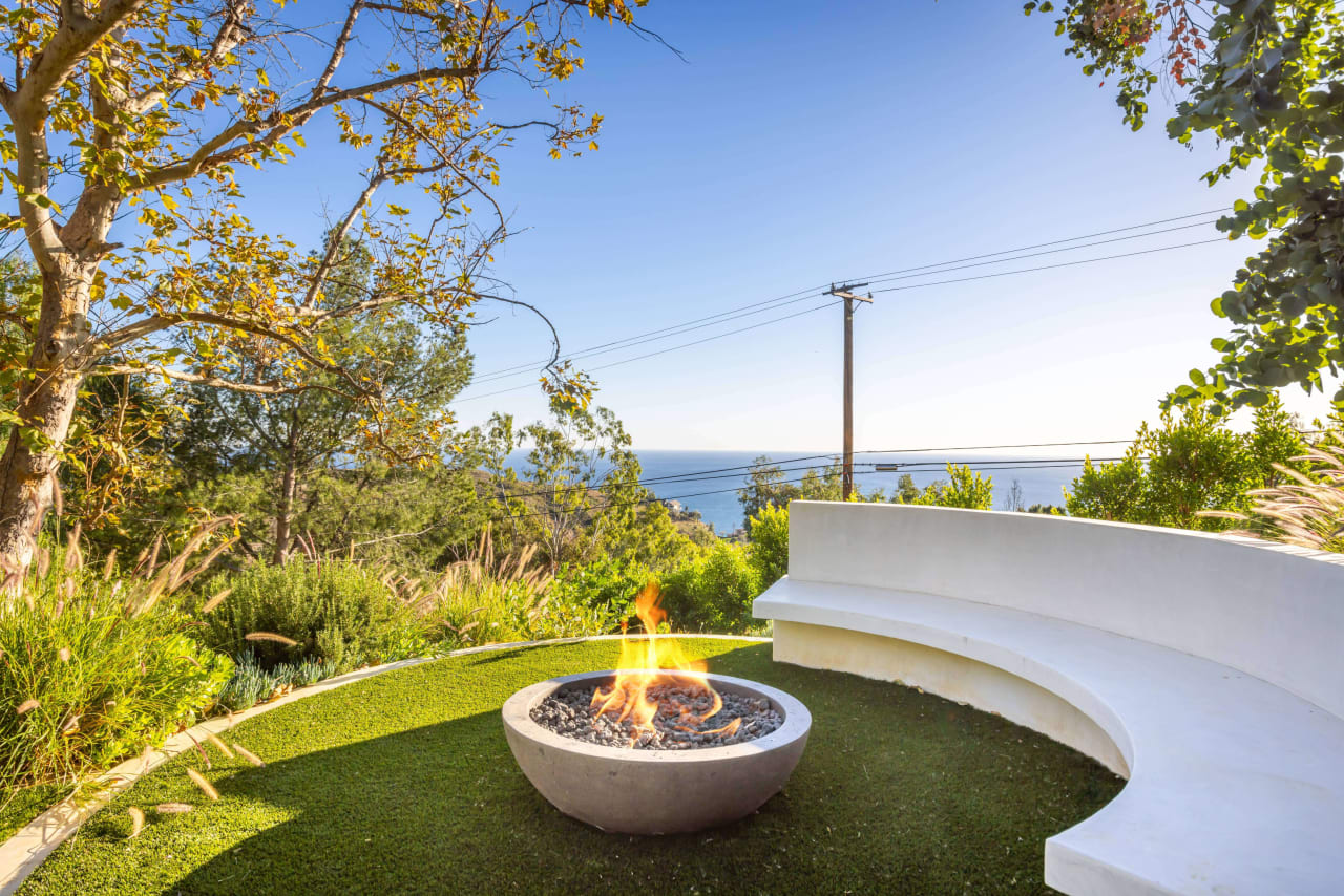 Malibu Hideaway w Ocean View, Hot Tub & Fire Pit