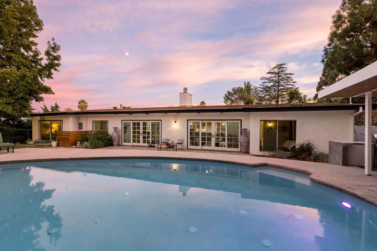 23811 Albers St Jeff Biebuyck & Dana Olmes Luxury Homes Calabasas