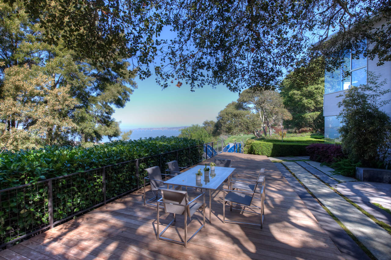 Tiburon's Award-Winning Modern Masterpiece-       Represented Seller