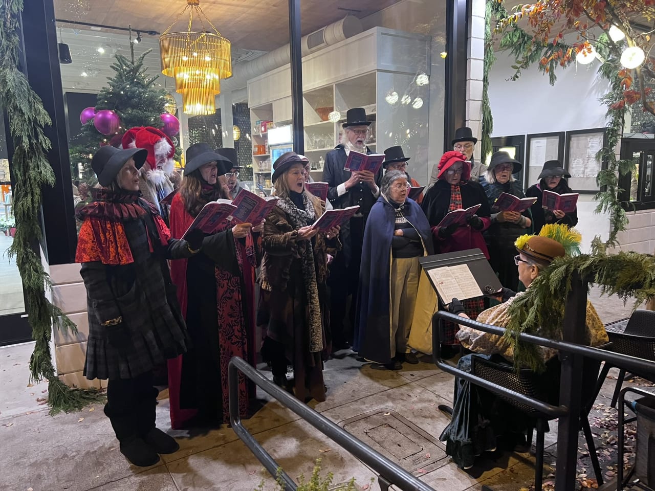 Festive Sounds of the Season: Where to Experience Outdoor Holiday Caroling in Los Gatos