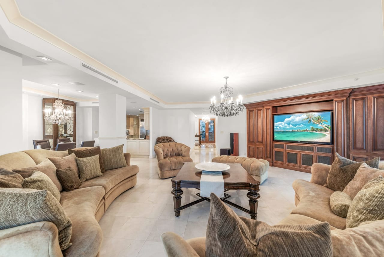 2426 FISHER ISLAND DR