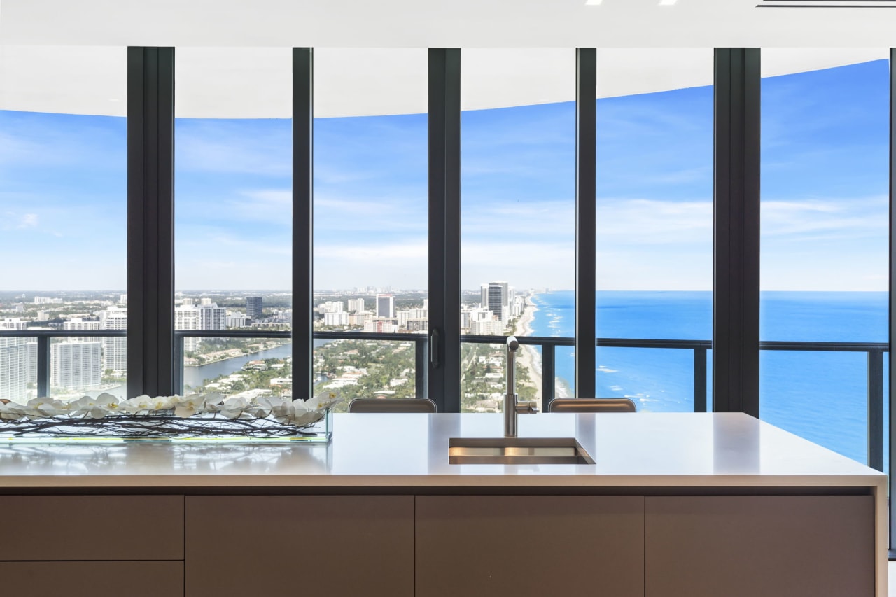 Regalia Sunny Isles PH 43