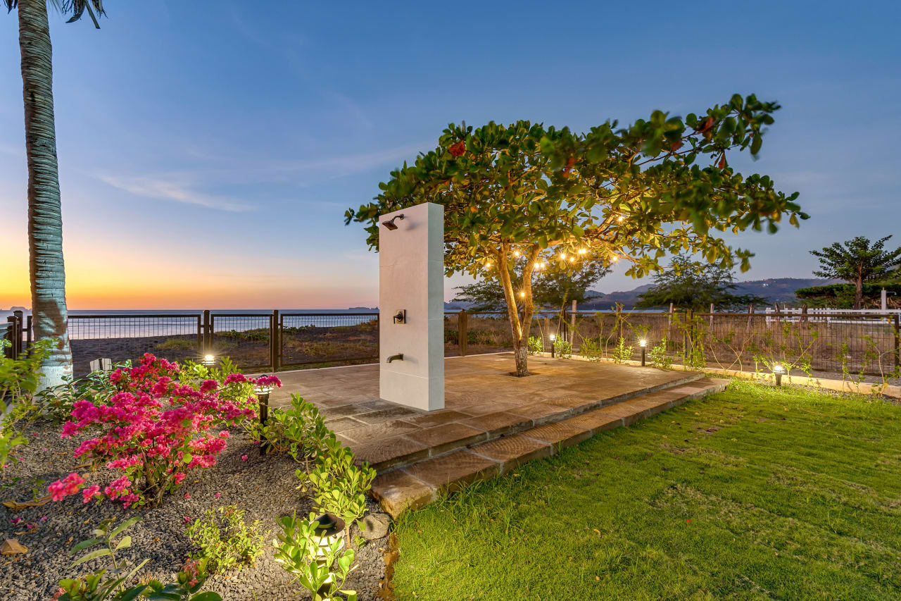 Villa Ballena | Sleek Beachfront Masterpiece in Costa Rica