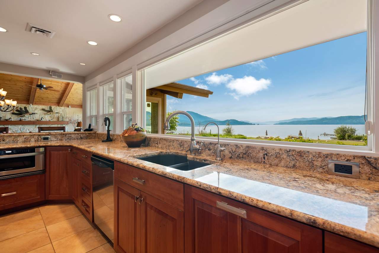 Cindy Bond Sandpoint Real Estate Agent