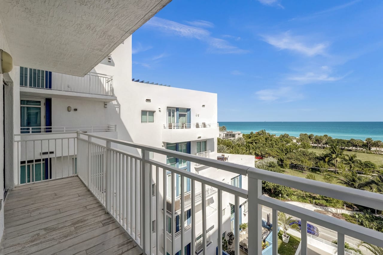 7600 Collins Ave Unit: 910