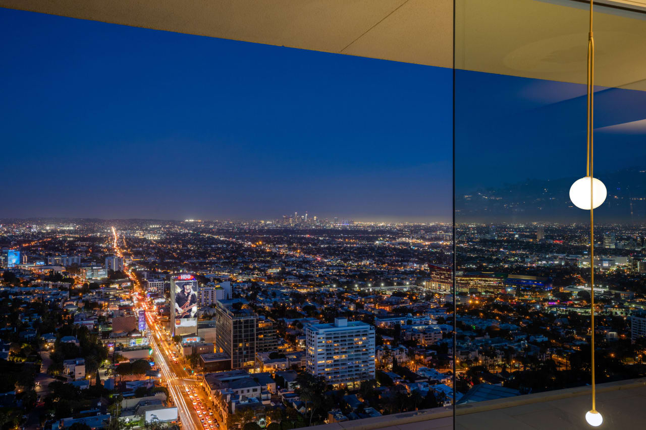 Sumptuous luxury modern home with views over the LA skyline