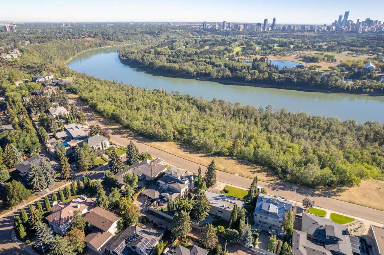 9028 Valleyview Dr NW Edmonton, AB T5R 5T6 4 Beds Rimrock Real Estate