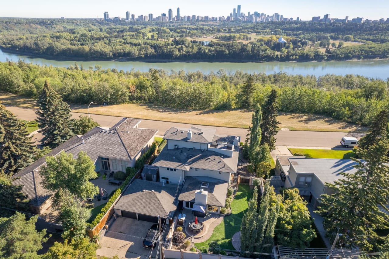 9028 Valleyview Dr NW Edmonton, AB T5R 5T6 4 Beds Rimrock Real Estate