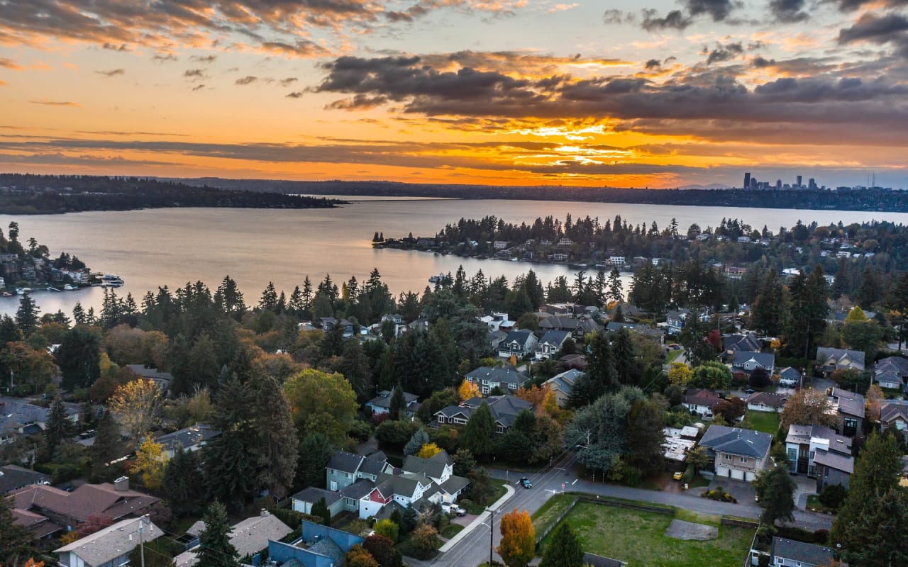 Why Now is the Right Time to Invest in Bellevue Real Estate: Navigating Interest