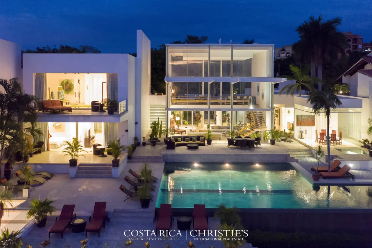 Oceanfront Casa Crystal