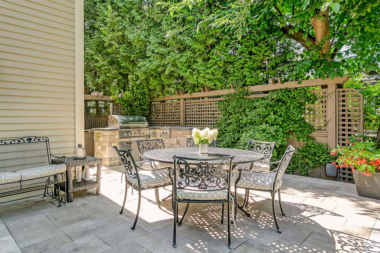 317 Chartwell Road Oakville, ON L6J 4A1 Goodale Miller Team