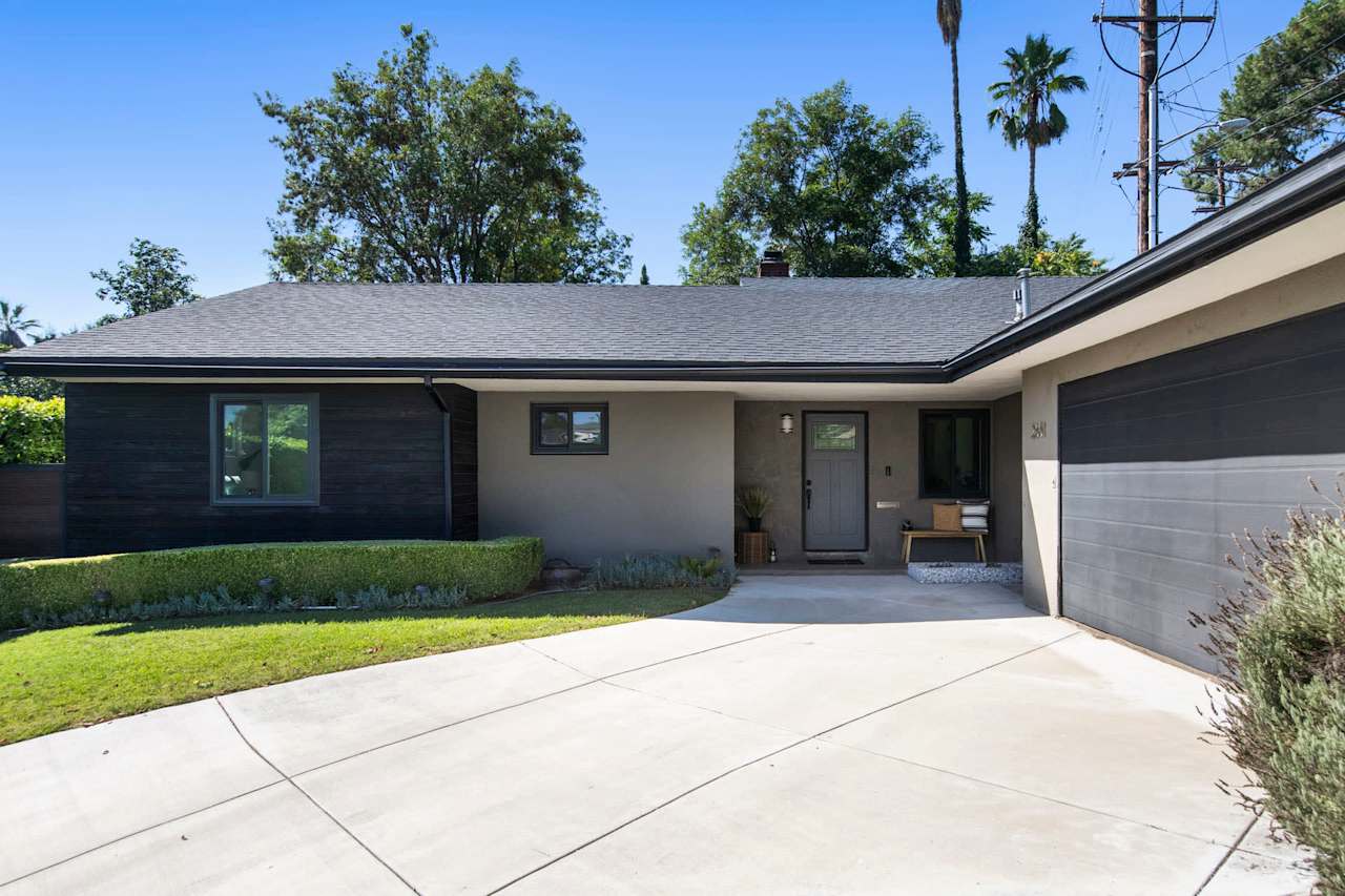A Beautiful MidCentury 3Bed Home Located In A CulDeSac On Catherine