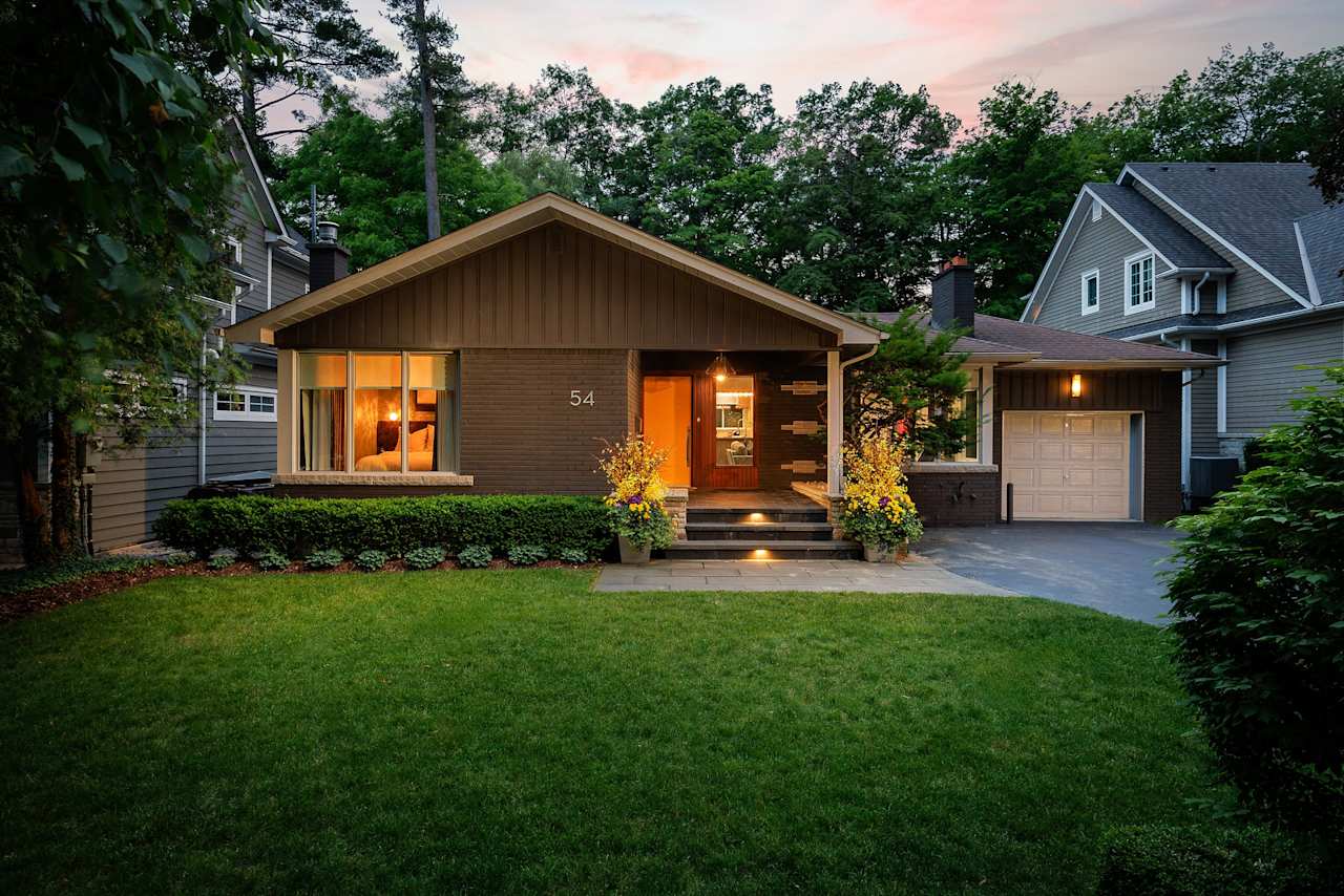 54 Holyrood Avenue Oakville, ON L6K 2V3 Goodale Miller Team