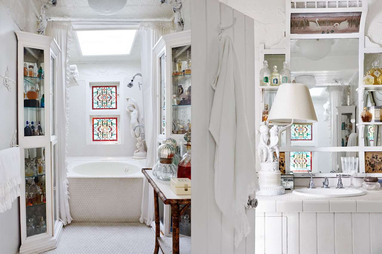 8805 LOOKOUT MOUNTAIN Avenue