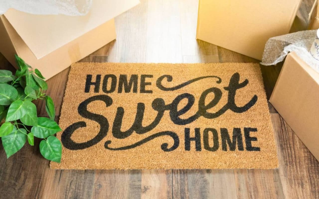 Sweet Home Doormat And Door Stock Illustration - Download Image Now -  Doormat, Domestic Life, Welcome Sign - iStock