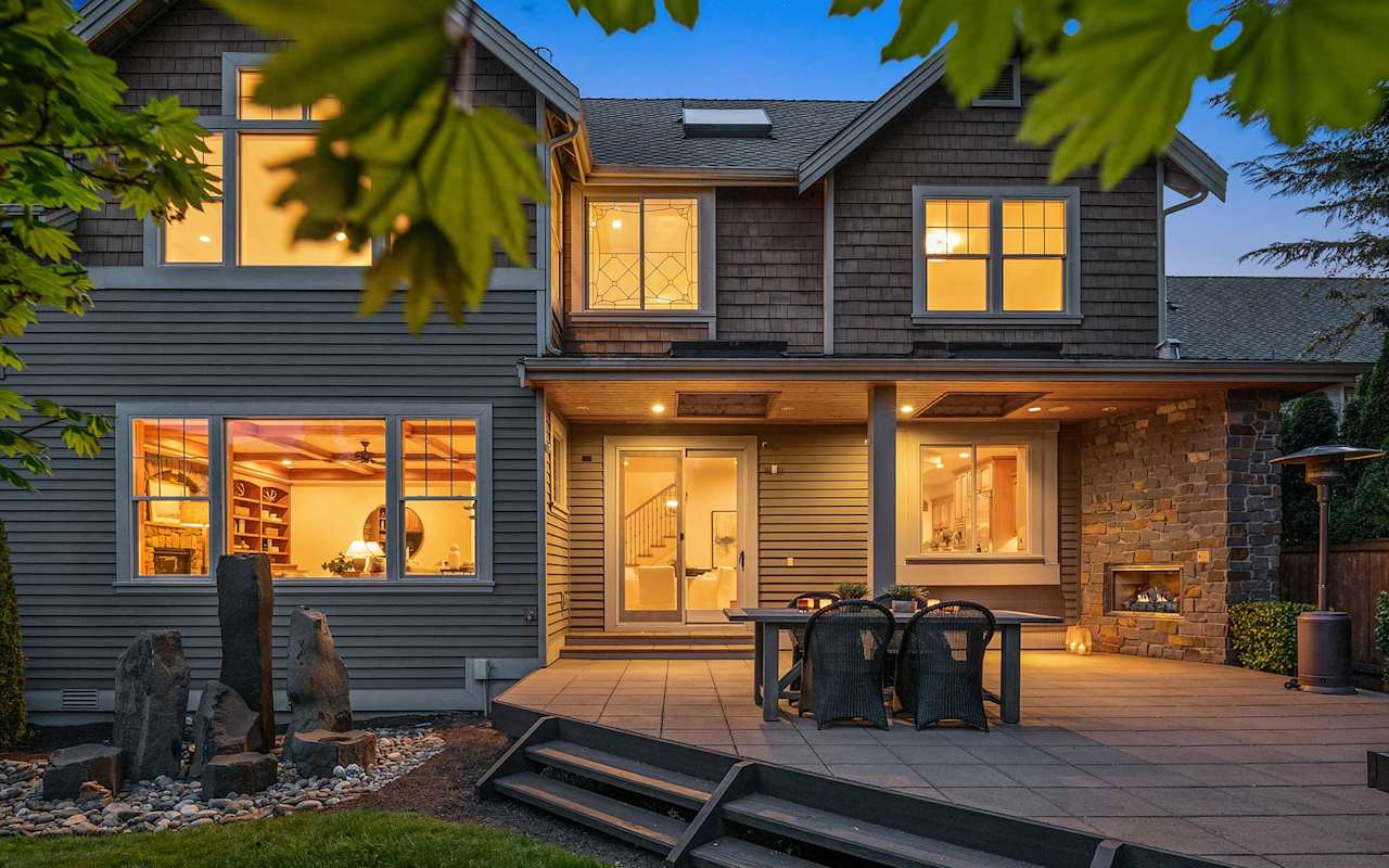 Inviting Northwest Style Just Steps to The Bellevue Collection Team