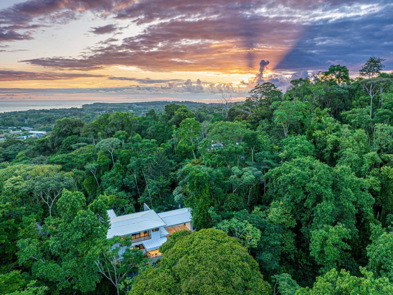 A Gem, Hidden in the Canopy With Ocean and Mountain Views