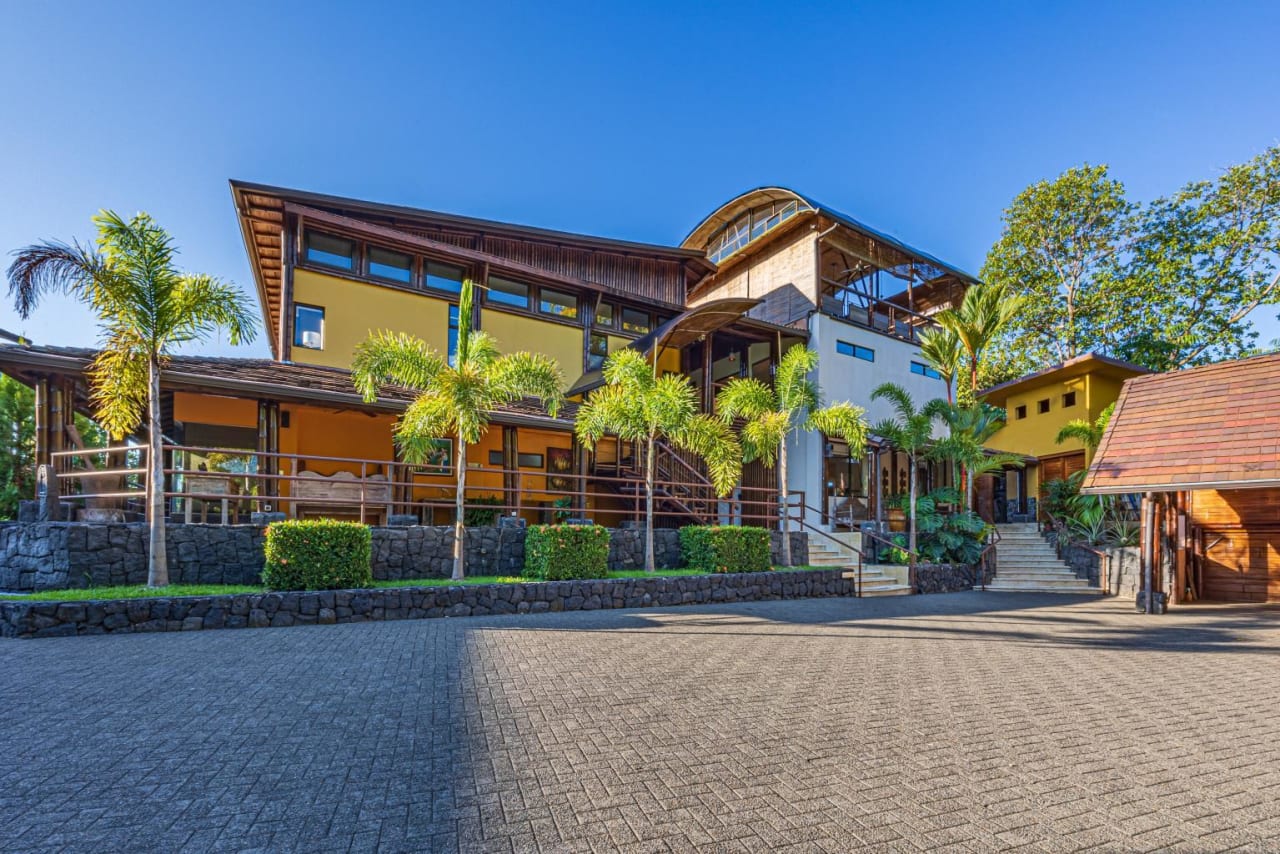 Casa Ramon, Distinguished Tropical Living Near Dominical