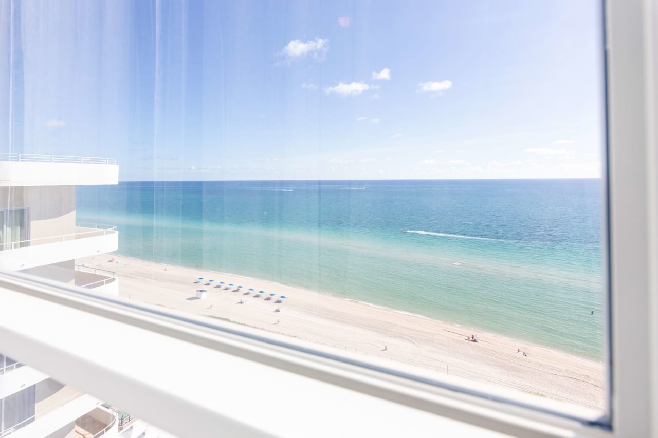 5445 Collins Ave #822 Miami Beach FL-33140