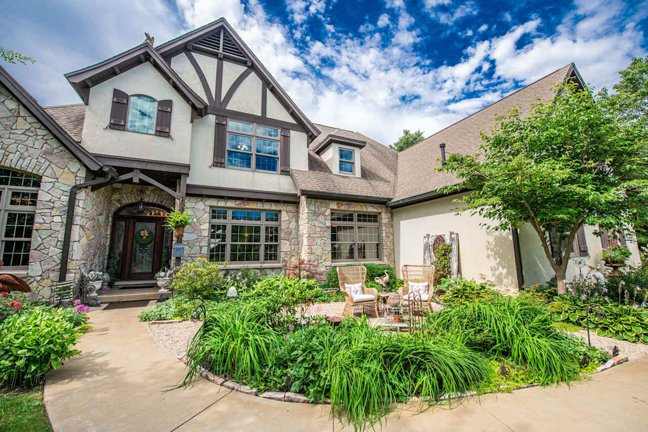 Homes for Sale in Wynstone and Barrington Connie Antoniou