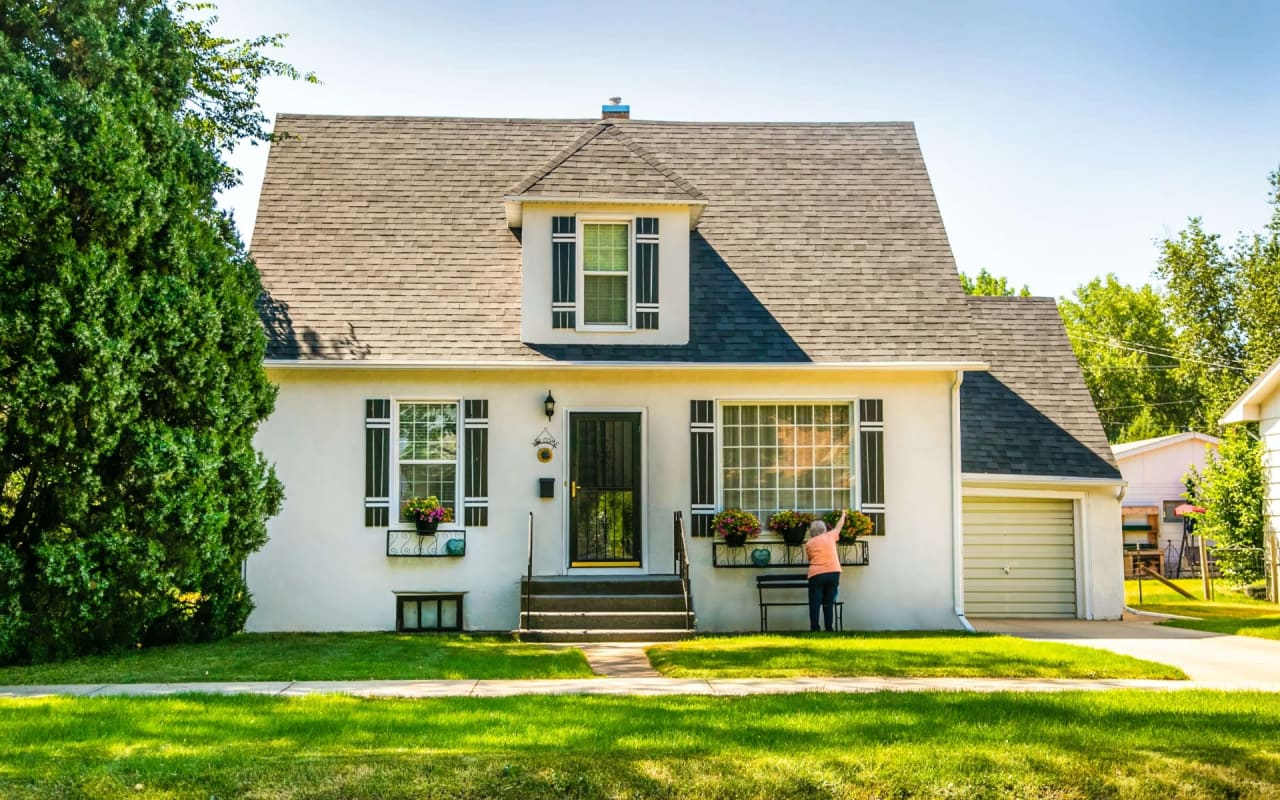 Preparing Your Home for Sale: Staging and Curb Appeal Tips