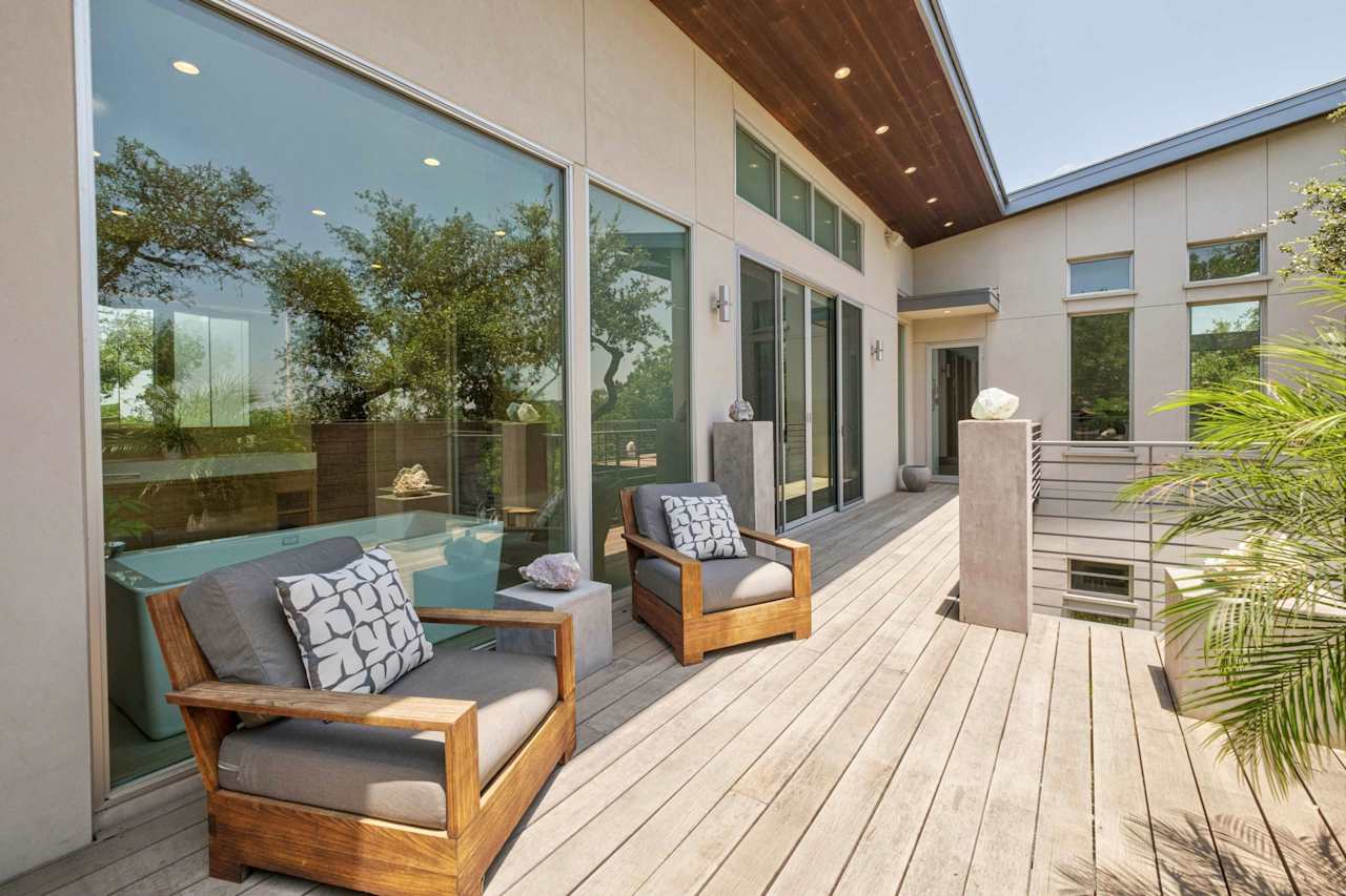 16 Sundown Parkway Modern Masterpiece in Central Westlake