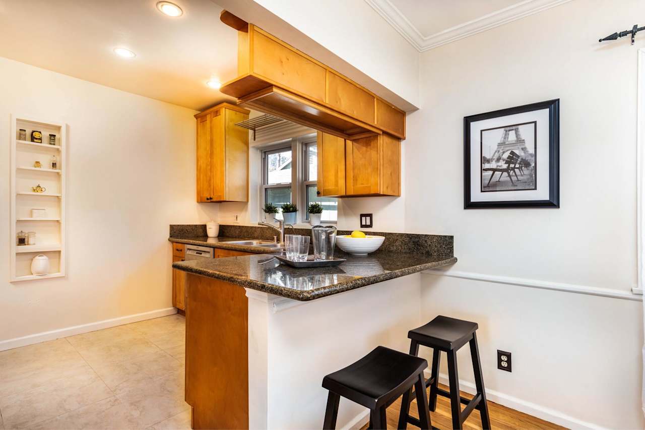 3430 MONTROSE Avenue