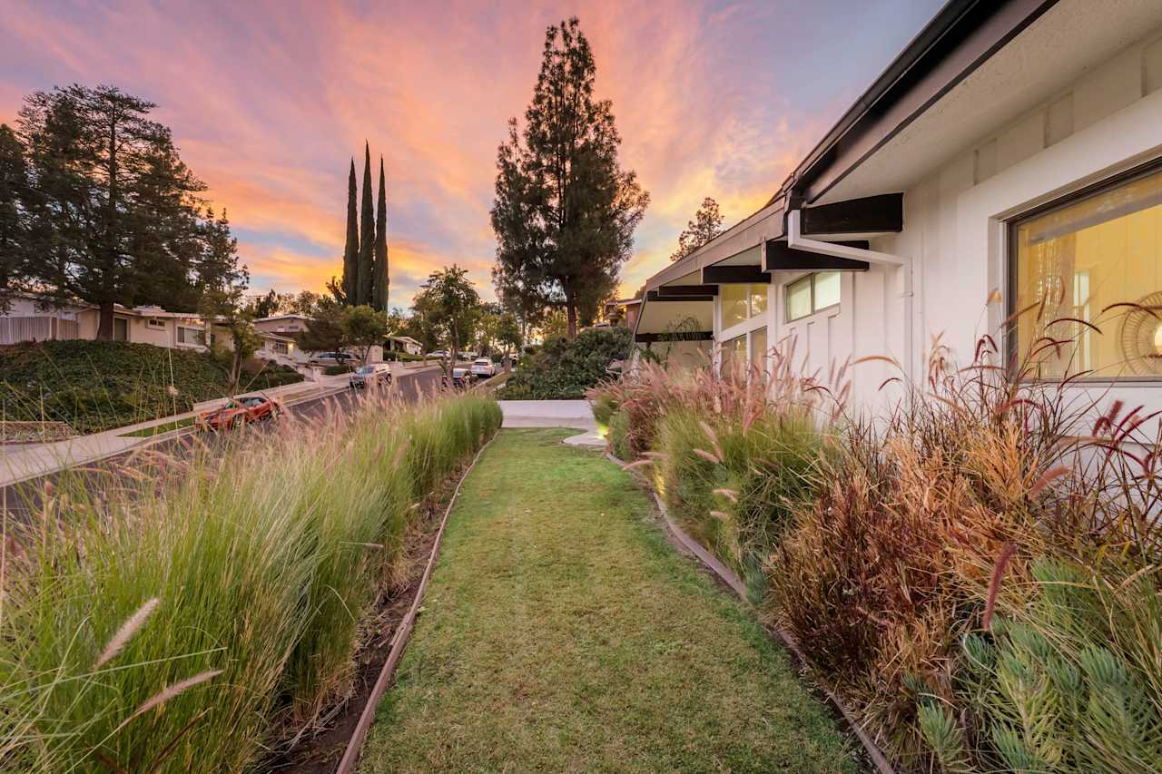 23811 Albers St Jeff Biebuyck & Dana Olmes Luxury Homes Calabasas