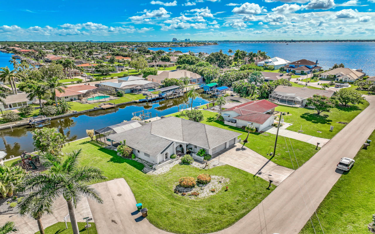 2215 SE 31st ST - Cape Coral, FL 33904