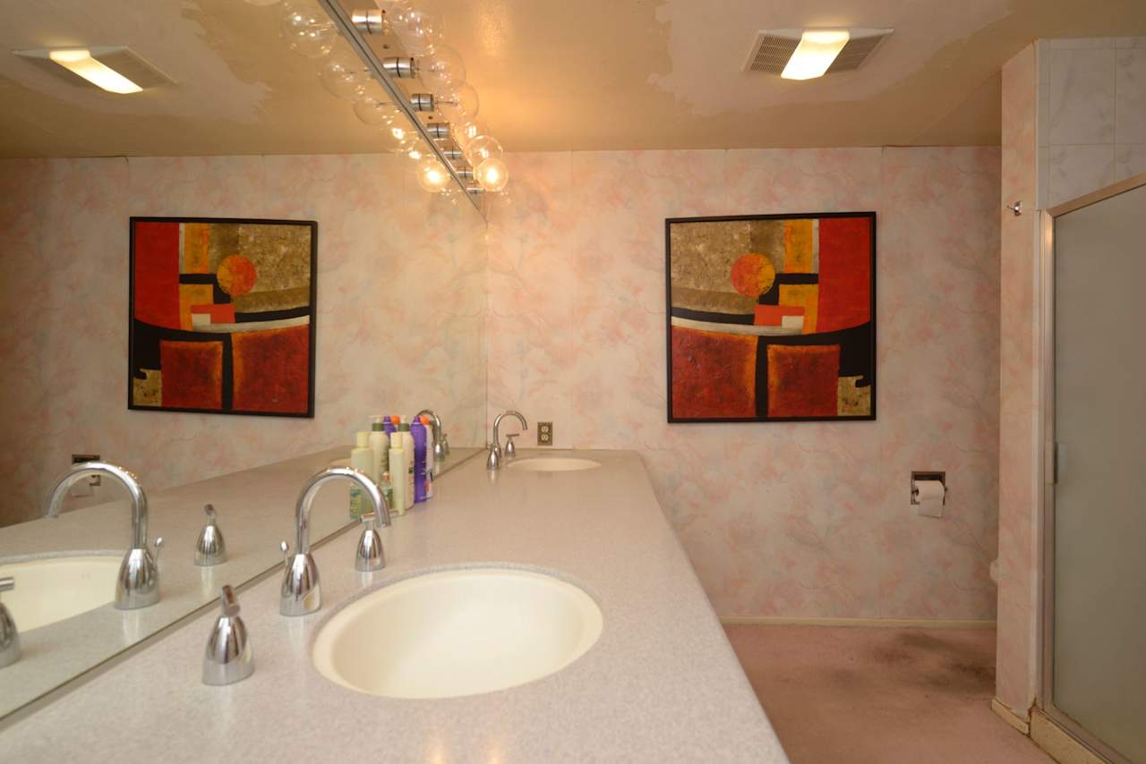 8768 QUAKERTOWN Avenue