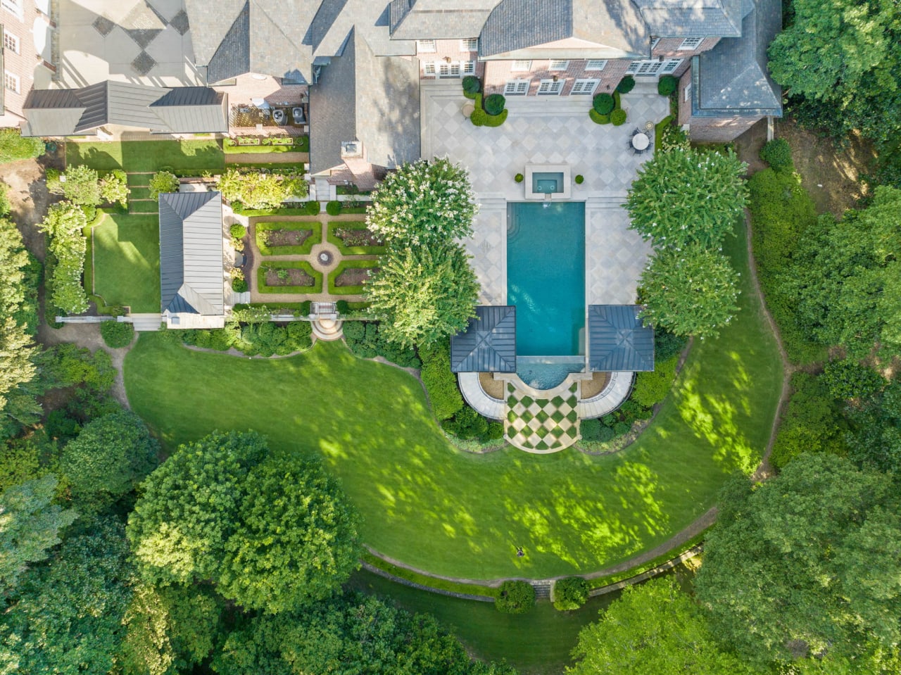 $12.9M Buckhead mansion breaks Atlanta record, looks luxurious doing it