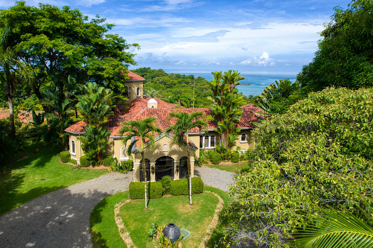 Pacific Dreams a Luxurious Colonial-Style Home with Spectacular Ocean Views