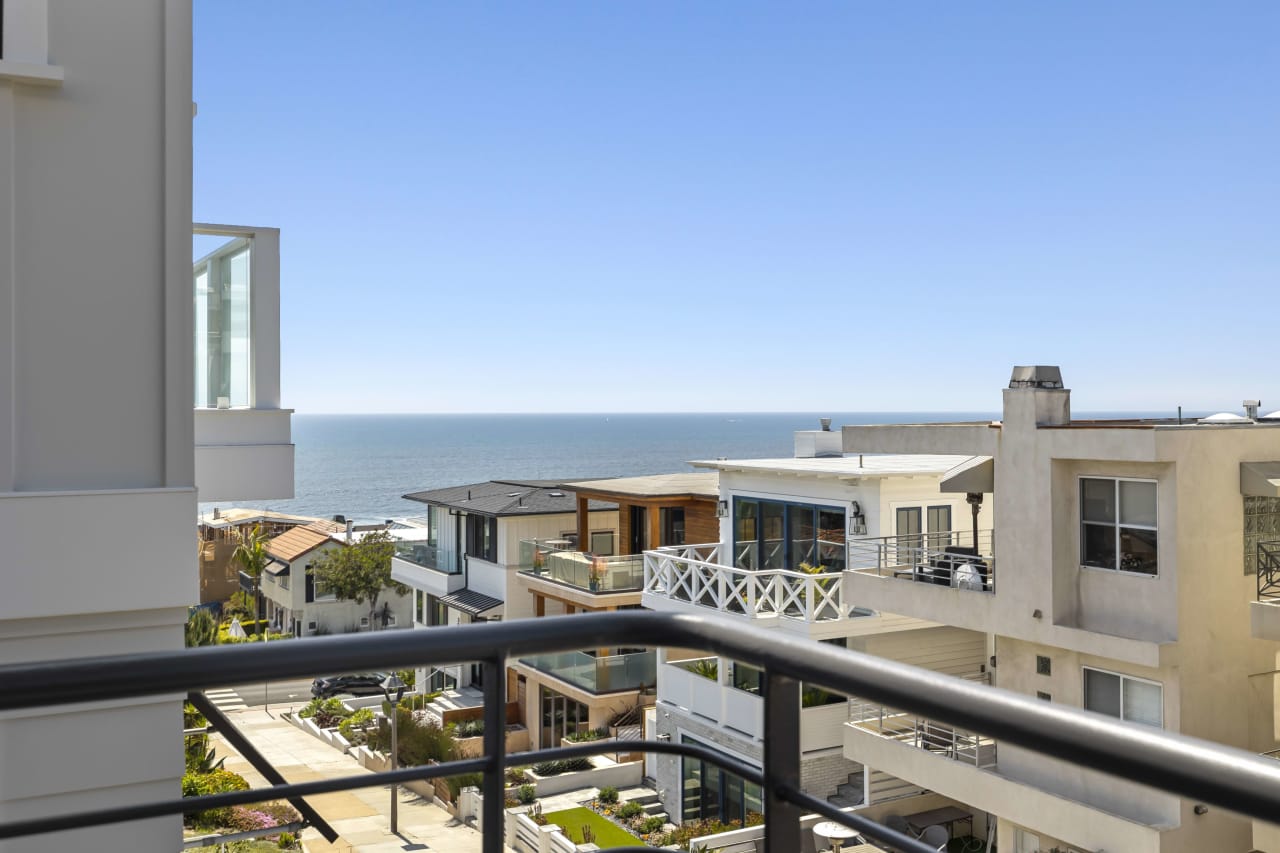 Manhattan Beach Contemporary